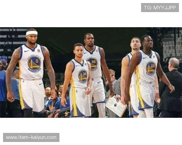 勇士媒体称球队开局赛程为“记忆中最疯狂赛程之一” 勇士媒体称球队开局赛程为“记忆中最疯狂赛程之一”